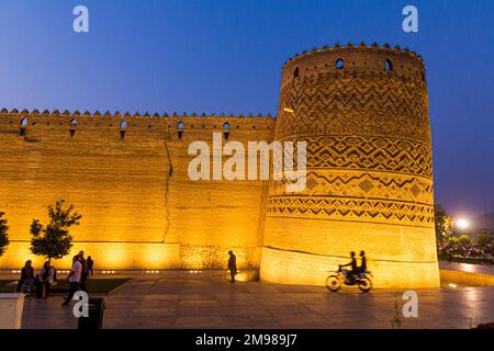 SHIRAZ, IRAN - 6. JULI 2019: Abendlicher Blick auf die Zitadelle von Karim Khan in Shiraz, Iran. Stockfoto