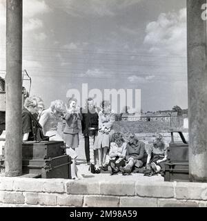 Adrian Brunel (1892-1958), englischer Regisseur und Drehbuchautor, mit weiblichen Darsteller für den Film der erste der wenigen. Stockfoto