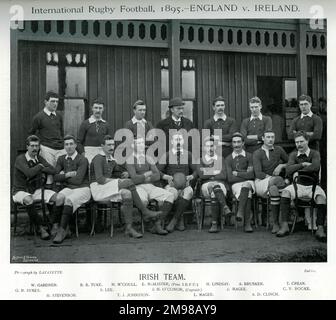 Irish International Rugby Team, 1895, zu der Zeit, als sie gegen England spielten: Gardner, Tuke, M'Coull, McAlister (IRFU-Präsident), Lindsay, Brunker, Crean, Symes, Lee, O'Conor (Kapitän), Magee, Rooke, Stevenson, Johnston, Magee, Klammer. Stockfoto