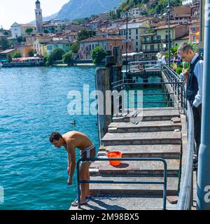 Blick auf den Gardasee von Einheimischen, Urlaubern und Sehenswürdigkeiten. Stockfoto