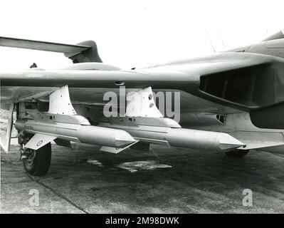 Zwei de Havilland Firestreak Luft-Luft-Raketen unter dem Steuerbordflügel eines de Havilland Sea Vixen FAW1. Stockfoto