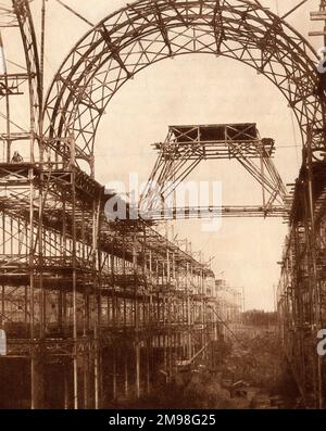 Das 1851 erbaute große Ausstellungsgebäude wurde zwischen 1852 und 1854 in Sydenham umgebaut und wieder aufgebaut. Das Schiff an der Kreuzung des Nordquerschnittes. Stockfoto