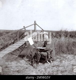 Henry John Sylvester Stannard RBA (1870-1951), Künstler, bei Work in the Open Air in Southwold, Suffolk, August 1910. Er gab dem jungen Harold Auerbach Malunterricht, als er im Urlaub in Southwold war (1910-1912). Stockfoto