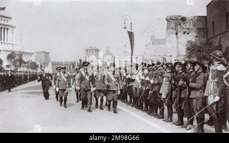 Benito Mussolini (1883-1945), italienischer politischer Führer der Nationalen faschistischen Partei, 27. Ministerpräsident Italiens, hat hier an einer Militärparade teilgenommen. Stockfoto