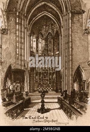 Das Innere der Marlborough College Chapel, Wiltshire -- das East End, das den Altar und Chorstände zeigt. Stockfoto