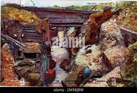 Britische Soldaten im deutschen Graben in Ovillers la Boiselle, Somme, Frankreich, WW1. Stockfoto
