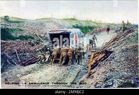 Ich helfe einem Krankenwagen durch den Schlamm, WW1. Stockfoto