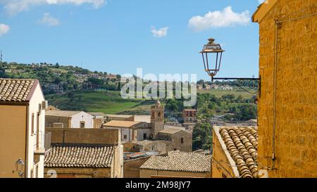 Herrlicher Blick auf die Piazza Armerina, eine Stadt im Zentrum von Sizilien, in der Provinz Enna. Stockfoto