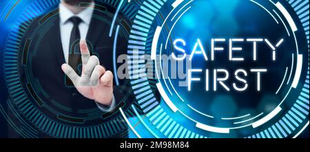 Konzeptionelle Anzeige Sicherheit geht vor. Geschäftsansatz Vermeidung unnötiger Risiken Leben Sie sicher vorsichtig Achten Sie darauf Stockfoto