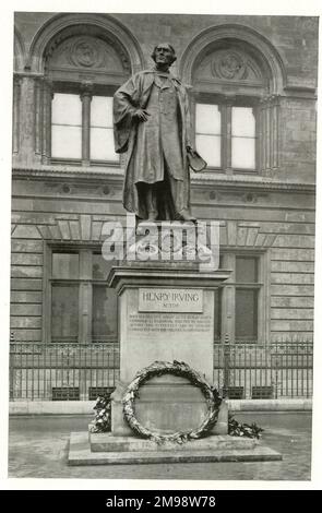 Statue von Sir Henry Irving, Schauspieler, Charing Cross Road, London. Stockfoto