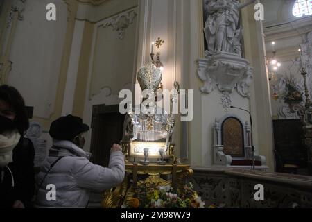 15. Januar 2023, Casoria, Kampanien/Neapel, Italien: Religiöse Feier für das patronale Fest von San Mauro Abate, schutzpatron der Stadt Casoria, in der Provinz Neapel.auf dem Bild ein GV religiöser Funktion (Bild: © Salvatore Esposito/Pacific Press via ZUMA Press Wire) NUR REDAKTIONELLE VERWENDUNG! Nicht für den kommerziellen GEBRAUCH! Stockfoto