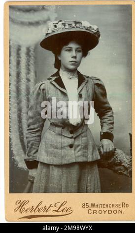 Carte de Visite - eine junge Frau mit Hut, Croydon. Stockfoto