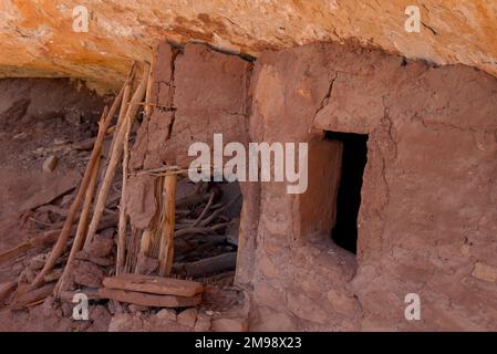 Eine kleine Ruine im McCloyd Canyon am Cedar Mesa, Bears Ears National Monument Stockfoto