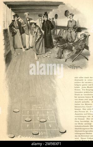 Passagiere spielen Deck Shuffleboard auf einem Kreuzfahrtschiff. Stockfoto