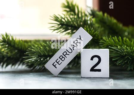 Altmodischer Holzkalender vom Februar 2. Stockfoto