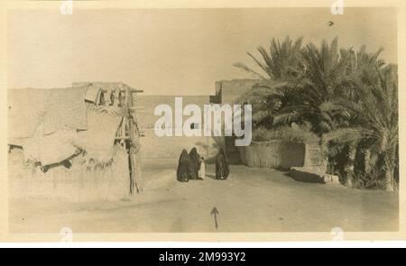 Die Route, über die britische Truppen am 22. November 1914 in den frühen Stadien des Ersten Weltkriegs nach Basra, Irak, einmarschierten, wurde etwa zwei Jahre später fotografiert. Stockfoto