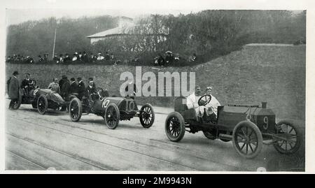 Early Motor Car Racing – Britisches Team für Gordon-Bennett-Rennen (von links nach rechts) Charles Jarrott, Sidney Girling, Selwyn Edge. Stockfoto