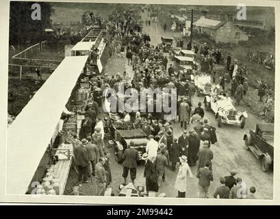 Early Motor Car Racing - Fahrer überholen Carraciola in Nr. 70 Mercedes (rechts). Stockfoto