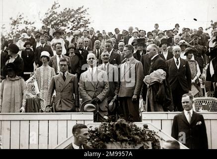 Edward, Prince of Wales, bei einem anglo-amerikanischen Polospiel im Meadowbrook Club, New York, USA. Stockfoto