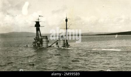Der Absturz der deutschen Flotte bei Scapa Flow nach dem Ersten Weltkrieg, Juni 1919. Stockfoto