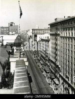 Blick auf den Broadway aus der Vogelperspektive in nördlicher Richtung von der Ninth Street, Los Angeles, Kalifornien, USA. Stockfoto