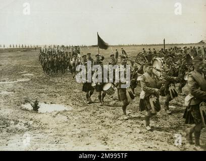 Kanadisches Regiment mit seinen Farben im Ersten Weltkrieg. Stockfoto