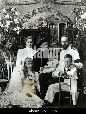 Prinz Louis von Battenberg mit seiner Frau, Prinzessin Victoria von Hessen, und ihren Kindern (von links nach rechts) Alice, Louise, Louis und George. Stockfoto