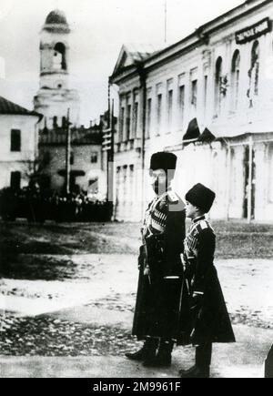 Zar Nicholas II., Kaiser von Russland, und sein Sohn Alexei, der Zarewitsch. Stockfoto