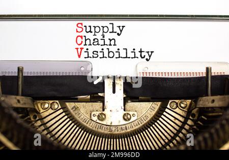 SSW-Symbol für die Sichtbarkeit der Lieferkette. Konzeptbegriffe SCV Supply Chain Sichtbarkeit, getippt auf alter Retro-Schreibmaschine. Wunderschöner weißer Hintergrund. Business SCV Stockfoto