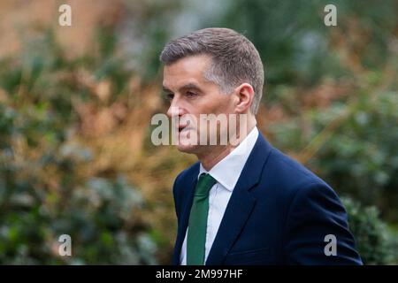 London, Großbritannien. 17. Januar 2023. Minister für Verkehr Mark Harper kommt in die Downing Street, um an der wöchentlichen Kabinettssitzung unter dem Vorsitz von Premierminister Rishi Sunak teilzunehmen. Kredit: Wiktor Szymanowicz/Alamy Live News Stockfoto