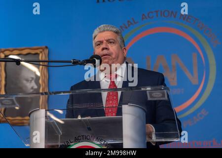 New York, Usa. 16. Januar 2023. Eric Gonzalez spricht während eines Martin Luther King Jr. Tagesveranstaltung in Harlem in New York City. (Foto: Ron Adar/SOPA Images/Sipa USA) Guthaben: SIPA USA/Alamy Live News Stockfoto