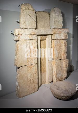 Alte ägyptische falsche Türstele von Prinzessin Wehemnefret, Kalkstein, Altes Königreich, 4. Dynastie (2543-2435 v. Chr.) - Ägyptisches Museum Turin, Piemont. Italien Stockfoto