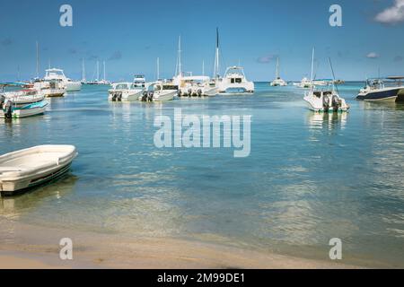 Boote am Strandhafen in der karibik Saona Island, Punta Cana, Dominikanisch Stockfoto