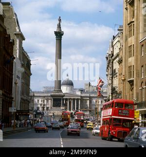 Blick auf den Trafalgar Square von Whitehall, London. Stockfoto