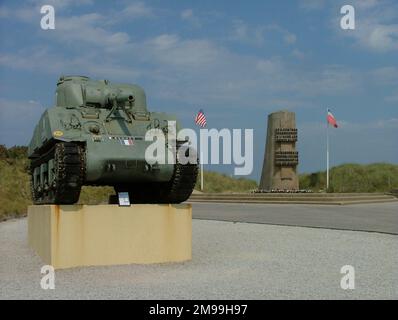Die 2. Panzerdivison landete hier am 2. Dezember 8/44 als Teil der 3. Armee von General Patton. Die Gedenkstätte ist eine von vielen Stränden, alle im selben Stil, wie sie vom Comite du Debarquement errichtet wurden. Es gibt auch Markierungssteine für die Freien französischen Truppen. Stockfoto