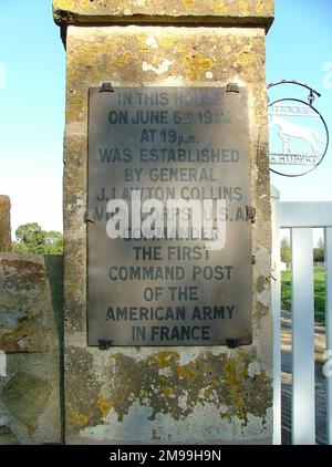 General Eugene Landrum hat hier am D Day ein Hauptquartier für das V11. Korps eingerichtet. Auf den Plaketten am Tor steht, dass General Collins den ersten Kommandoposten der amerikanischen Armee in Frankreich errichtet hat. Da ist es. General Collins kam erst am nächsten Tag an Land. Stockfoto