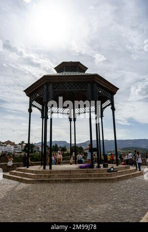 RONDA, SPANIEN - 23. OKTOBER 2022: Ronda Viewpoint Kiosk in Ronda, Spanien, am 23. Oktober 2022 Stockfoto