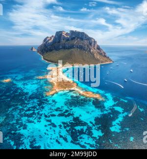 Blick auf den Sandstrand auf der Insel Tavolara in Sardinien, Italien Stockfoto