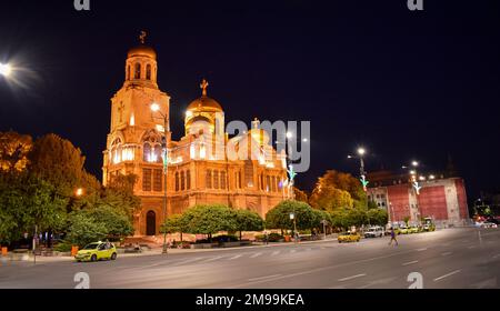 Der "Heilige Annahme" ist die größte Kirche in Varna, Bulgarien, die Kathedrale der Stadt Varna und Veliko Preslav Diözesen der Bulgarischen Orthodoxen Kirche Stockfoto