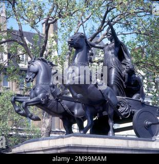 London - Statue von Boudica („Boadicea und ihre Töchter“) von Thomas Thornycroft, Westminster am Nordufer der Themse, am Ende der Westminster Bridge und gegenüber dem Palast von Westminster (Parlamentsgebäude). Stockfoto