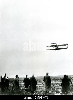 Die Wright Brothers (Orville und Wilbur), amerikanische Flugpioniere, setzen neue Rekorde in Bezug auf Höhe und Dauer. Stockfoto