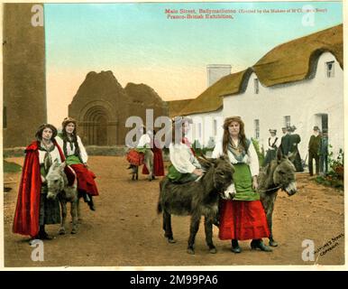 Franco-British Exhibition von 1908, Main Street im irischen Dorf Ballymaclinton, Werbung für McClinton's Soap. Stockfoto