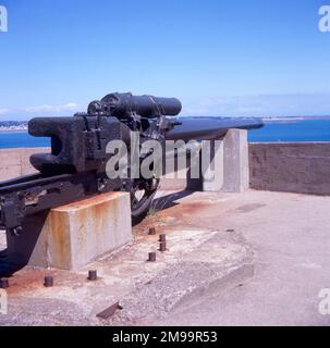 Deutsche WW2-Pistole - Noirmont Point, Jersey, Kanalinseln. Stockfoto