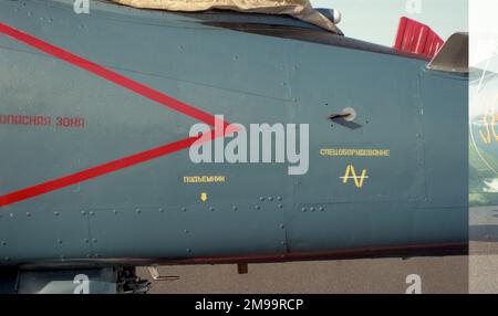 Farnborough 92- Russian Naval Aviation (Aviatsiya Voenno-morskovo Flota Rossii) - Yakovlev Yak-38M - 'Yellow 38'. Detaildarstellung des vorderen Rumpfs Stockfoto