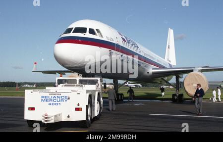 Farnborough 92 - Tupolev TU-204-120 - CCCP-64006 (MSN: 1450743164006) - angetrieben von Rolls-Royce RB.211-535-Motoren. Stockfoto