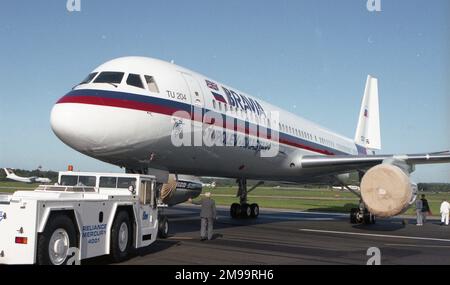 Farnborough 92 - Tupolev TU-204-120 - CCCP-64006 (MSN: 1450743164006) - angetrieben von Rolls-Royce RB.211-535-Motoren. Stockfoto