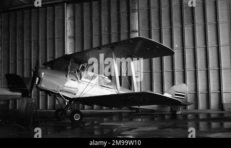 Trainer Typ 10 - de Havilland FH.82a Tiger Moth im Royal Thai Air Force Museum am Royal Thai Air Force Base Don Mueang. Stockfoto