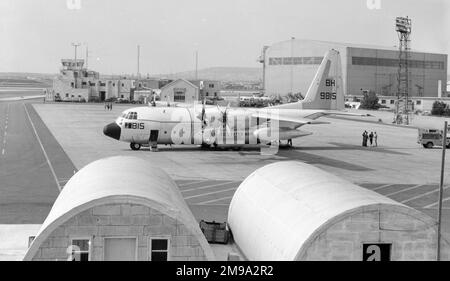 United States Marine Corps Lockheed KC-130F-LM BuAer Nr. 149815 (MSN 282-3725) VMGR-252 bei der RAF Luqa auf Malta gesehen. Als GV-1 an die USMC geliefert und 1962 als KC-130F umbenannt, wurde 149815 im Oktober 2008 zur Lagerung und Entsorgung an AMARC (Air Material and Aircraft Reclamation Centre) geschickt und am 6. März 2009 entzogen. (Hinweis: Der Code BH wurde VMGR-252 zum Zeitpunkt des Fotos zugewiesen.) Stockfoto