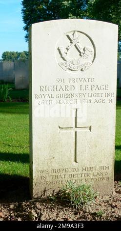 Le Page, der 42 Jahre alt war, war in der Royal Guernsey Light Infanterie. Er ist auf dem neuen Militärfriedhof von Vlamertinghe begraben. Das Regiment wurde Ende 1916 von der Guernsey-Miliz gegründet. Stockfoto