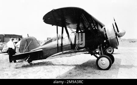 Boeing F4B-4 NR9846 (ex A9241 / NC-14). Das zweite von zwei US Marine Corps F4B-4s, die 1940 militärische Ausrüstung für das Bureau of Commerce (später FAA) abbrachten und unter NC-14 registriert waren. Bald von der Regierung veröffentlicht wurde NC-14 wieder registriert NR9846 und an Stunt-Pilot Jesse Bristow verkauft. NR9846 ist hier zu sehen, bevor Bristow ihn umfassend modifiziert hat, mit I-Streben, Vollmotorverkleidung, Verstellpropeller und Armaturen für Jet Assisted Take Off Raketen. Nach erfolgreicher Flugschau verkaufte Bristow das Flugzeug, das 1948 vom neuen Besitzer abgestürzt war. Stockfoto